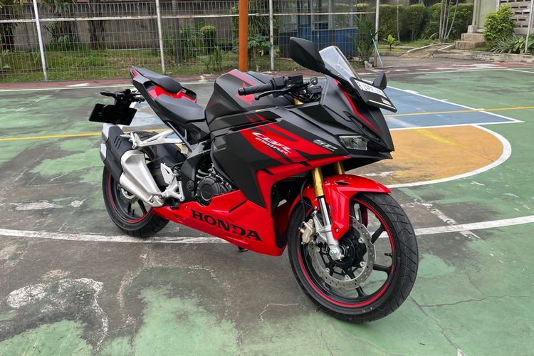 motor sport, Oktober 2025, diskon motor Honda, promo ganti oli gratis, Diskon Motor Sport Honda Tembus Rp 8 Juta pada Oktober 2025