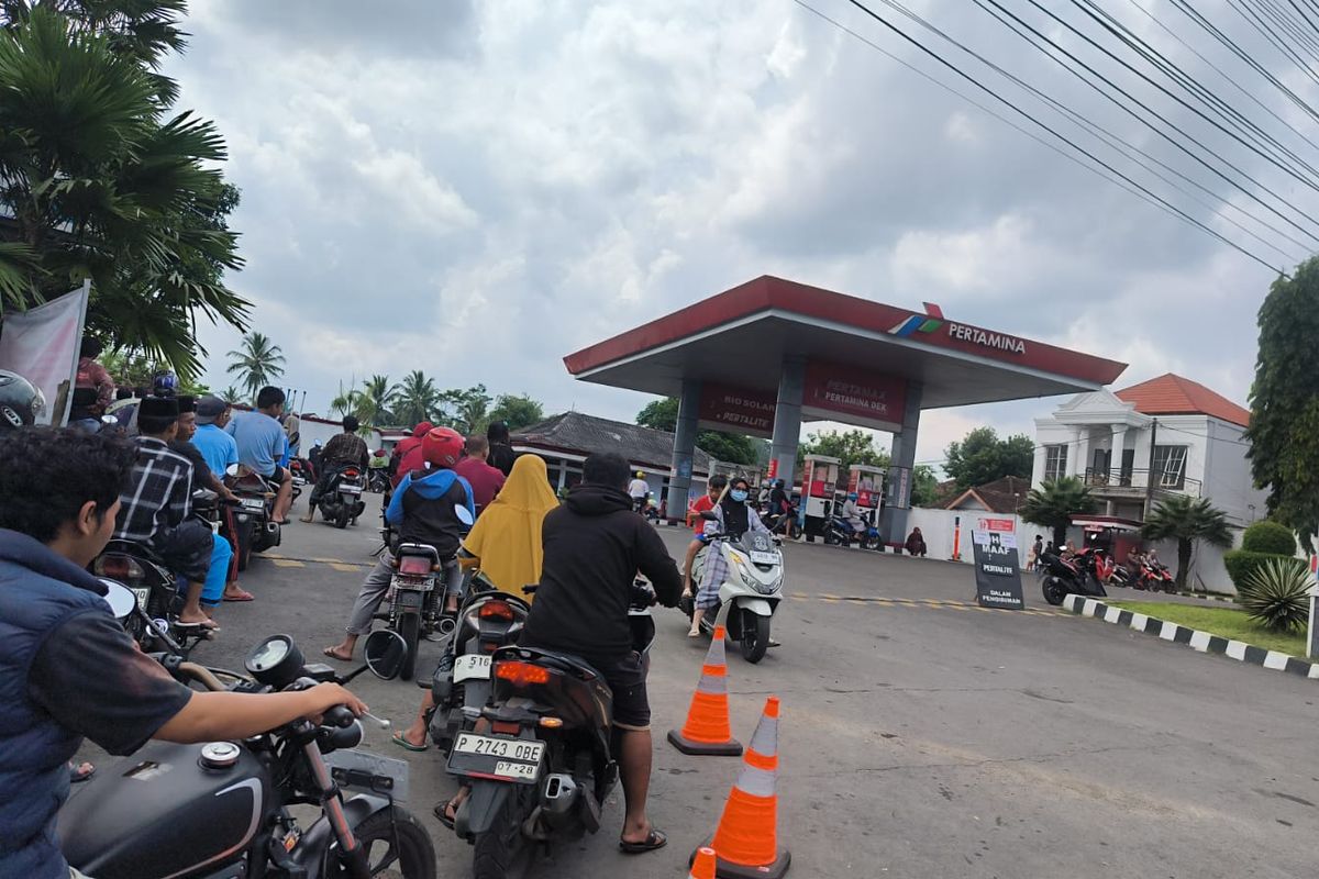 Bengkayang, Niat Kurangi Antrean, Pembatasan BBM Justru Bikin Warga Panic Buying di Kalbar