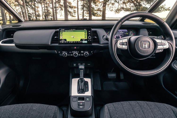Honda Jazz, Toyota Yaris, perbandingan mobil, hatchback Indonesia, Honda Jazz vs Toyota Yaris: Persaingan Hatchback Terpanas di Indonesia, Performa Honda Jazz , Toyota Yaris Unggulkan Kenyamanan dan Fitur Keselamatan, Fitur yang Berbeda: Jazz vs Yaris, Biaya Perawatan yang Berbeda, Pilihan Sesuai Kebutuhan