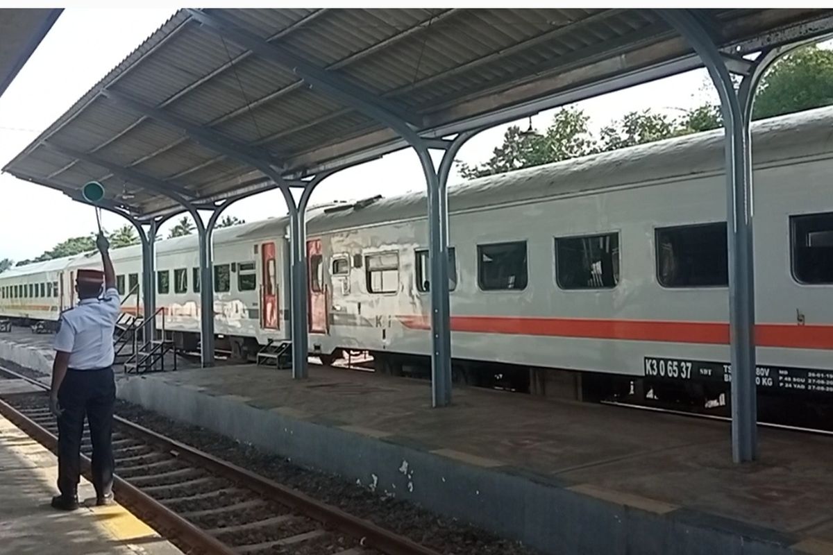 tempat wisata dekat Stasiun Banyuwangi, wisata banyuwangi, kuliner khas Banyuwangi, pantai Banyuwangi, tempat wisata dekat stasiun banyuwangi, air terjun banyuwangi, snorkeling banyuwangi, 11 Tempat Wisata Dekat Stasiun Banyuwangi, Bisa Langsung Jalan, 1. Doesoen Kakao, 2. Umbul Bening, 3. Air Terjun Jagir, 4. Pantai Cemara, 5. Songgon Pine Park, 6. Wisata Penawar Sari, 7. D’Kandang, 8. Wisata Dirgantara Segoro Katon, 9. Pantai Grand Watu Dodol, 10. Pantai Blimbingsari, 11. Pantai Boom