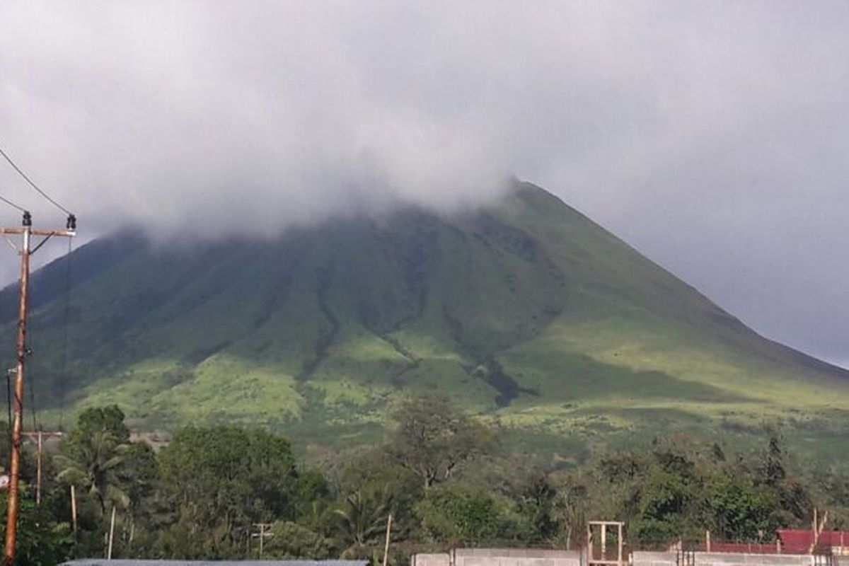 Tomohon, Gunung Lokon, Kawah Tompaluan, kawah tompaluan gunung lokon, Kawah Tompaluan di Gunung Lokon Keluarkan Sinar Api, Pertanda Apa?, Sinar Api Bergerak dari Dalam Kawah, Potensi Erupsi Gunung Lokon Masih Tinggi, Status Gunung Lokon Naik Menjadi Siaga, Imbauan bagi Warga di Sekitar Gunung Lokon