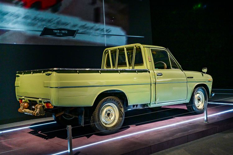 Hilux, Toyota, pikap, Pikap Kabin Ganda, evolusi toyota hilux, Setengah Abad Evolusi Toyota Hilux