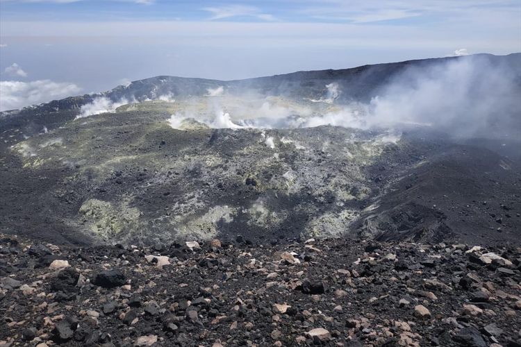 Gunung Slamet, Aktivitas Gunung Slamet Naik, Tim SAR Cegat 364 Pendaki agar Tidak ke Puncak