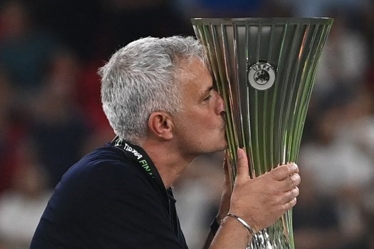Liga Italia, Inter Milan, mantan pelatih Inter Milan, scudetto, AS Roma, Bukan Inter Milan, Mourinho Akan Kembali ke Italia Jika Klub Ini Raih Scudetto