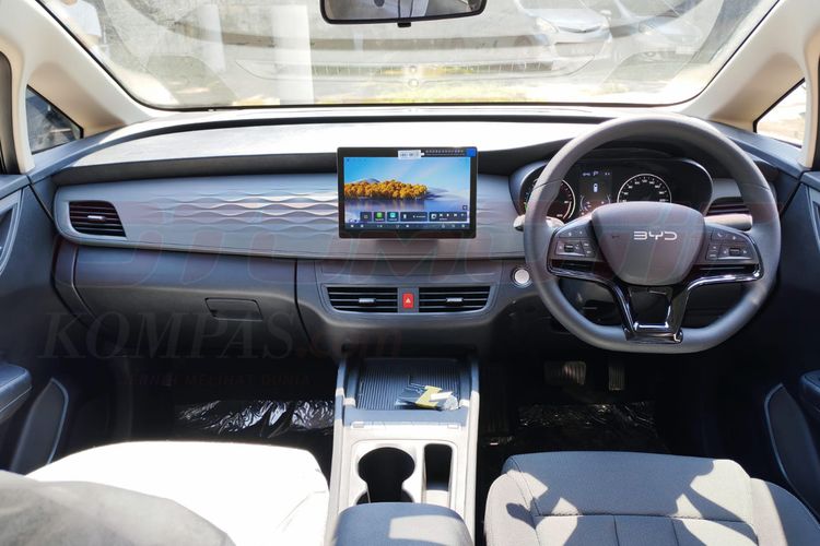 BYD M6 DM, BYD M6 DM Classic, BYD M6 DM Classic Jadi Varian Termurah, Dapat Apa Saja?,  BYD M6 DM Classic, Interior, Fitur Penting Masih Dipertahankan, Baterai 7,4 kWh