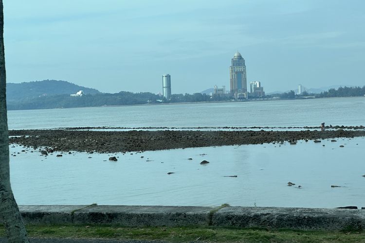 Menara Tun Mustapha, wisata di malaysia, menara tun mustapha, Wisata di Sabah, Wisata di Kota Kinabalu, obyek wisata di Kota Kinabalu, obyek wisata di Sabah, Wisata ke Menara Tun Mustapha, Bangunan Mirip Roket di Kota Kinabalu
