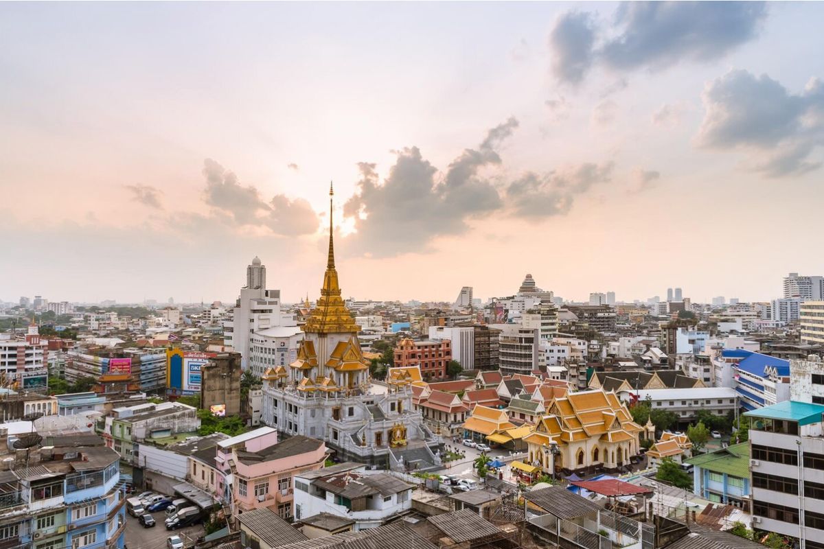 thailand, ratu sirikit, panduan berwisata ke thailand, thailand berkabung nasional, Thailand Berkabung atas Wafatnya Ratu Sirikit, Ini Panduan Berpakaian untuk Wisatawan, Panduan berpakaian bagi wisatawan ke Thailand, Kegiatan wisata tetap berjalan normal, Siapa Ratu Sirikit?, Mengapa wisatawan perlu menghormati masa berkabung?, Bisa tetap berwisata dengan nyaman