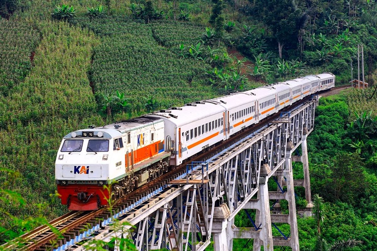 jadwal kereta, Semarang, stasiun semarang poncol, stasiun semarang tawang, kereta api semarang bandung, kereta semarang bandung, kereta semarang bandung jam berapa, Jadwal Kereta Api Semarang-Bandung dari Stasiun Tawang dan Poncol