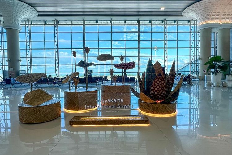 Bandara YIA, Candi Borobudur, libur Waisak, Jelang Waisak 2026, Bandara YIA Bersolek dengan Dekorasi Lotus, Apa Maknanya?