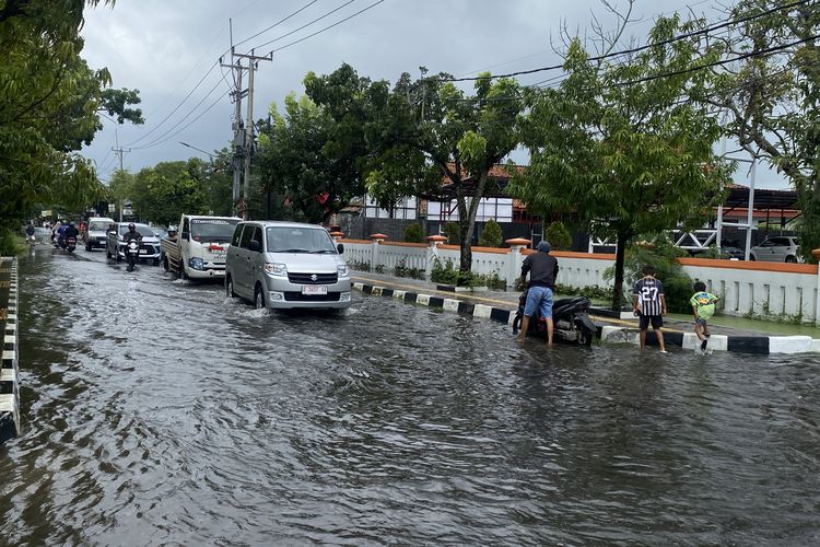 kendaraan mogok, Polisi Lalu Lintas, Polantas, Hujan Deras dan Banjir Jakarta, Polantas Diminta Bantu Kendaraan Mogok