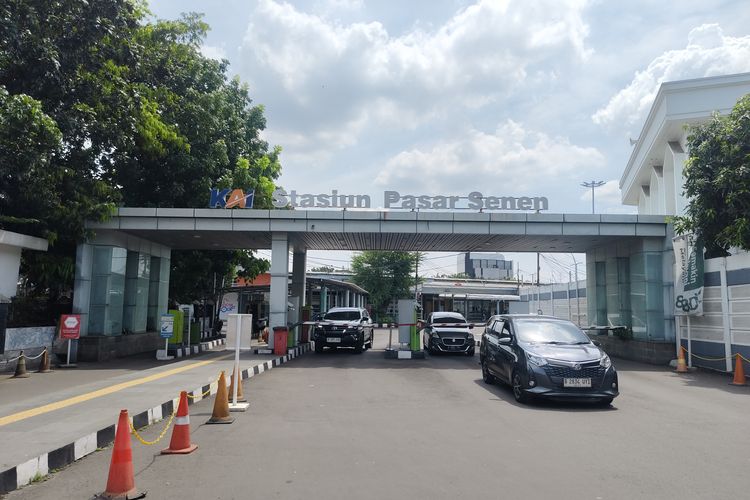 tarif parkir di Stasiun Pasar Senen, tarif parkir motor di Stasiun Pasar Senen, tarif parkir mobil di stasiun pasar senen, parkir inap stasiun pasar senen, Berapa Tarif Parkir di Stasiun Pasar Senen? Ini Rinciannya