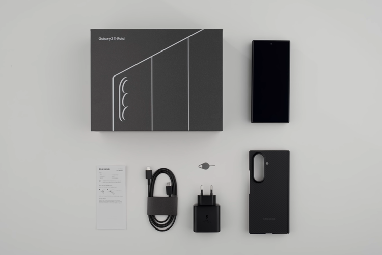 Samsung, Galaxy Z TriFold, unboxing, hands-on, Samsung Galaxy Z TriFold, Samsung Z TriFold, samsung galaxy z trifold, samsung z trifold, spesifikasi samsung galaxy z trifold, Begini Isi Kemasan dan Hands-on Galaxy Z TriFold, HP Lipat Tiga Pertama Samsung
