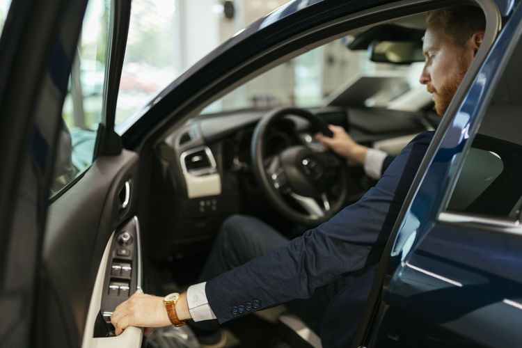 mobil bekas, BBNKB, Biaya Balik Nama Kendaraan Bermotor, balik nama kendaraan bermotor, BBNKB Gratis, BBNKB Dihapus, Berapa Biaya Balik Nama Mobil Bekas? Ini Rinciannya