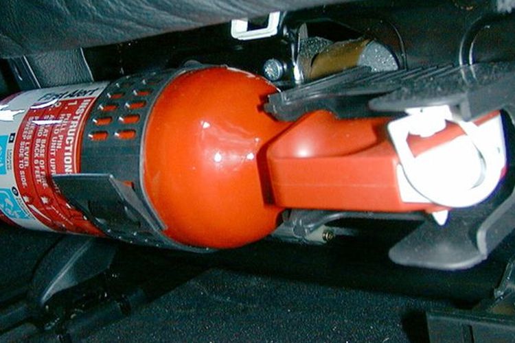 APAR, mobil, APAR Wajib di Mobil, tapi Jangan Sekadar Ada