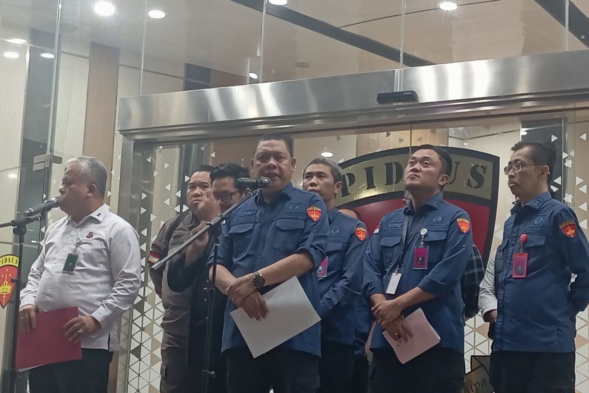 Riza Chalid, Pertamina, Korupsi Pertamina, tersangka korupsi pertamina, Riza Chalid buron, riza chalid ada di mana, Ke Mana Perginya Riza Chalid Usai Jadi Tersangka Korupsi Pertamina?, Sembilan Orang Jadi Tersangka, Termasuk Riza, Riza Diduga Berada di Luar Negeri, Sudah Masuk DPO, Tiga Kali Dipanggil, Tak Pernah Hadir, Pemantauan Intensif Sejak Juni 2025
