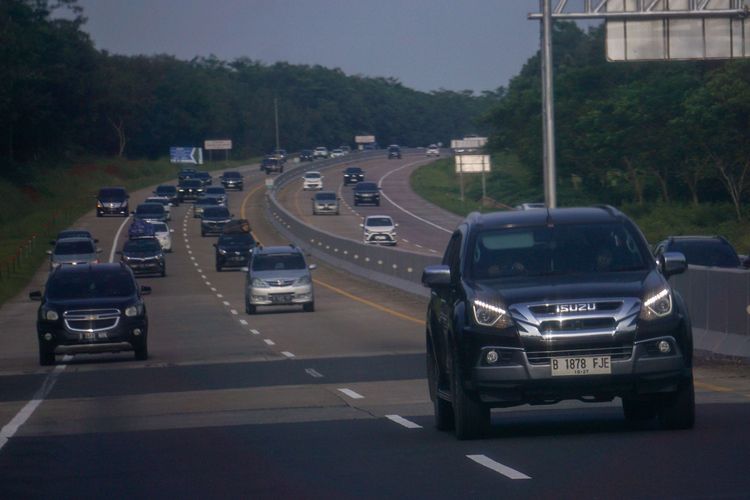 arus balik Lebaran, one way, arus balik lebaran, One Way, Arus Balik Lebaran, Lebaran 2025, United, united, diskon tol, [POPULER OTOMOTIF]   One Way Arus Balik Lebaran 2025 Berlaku Hari Ini, Catat Jadwalnya! | Berlaku Hari Ini, Catat Waktu Ganjil Genap Arus Balik Lebaran 2025