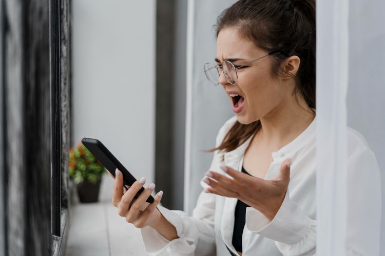 Ghosting, ghosting, kesehatan mental, hubungan toxic, ghosting adalah, ghosting tidak boleh, kondisi ghosting tidak boleh dilakukan, ghosting tidak boleh dilakukan, psikologi hubungan, 4 Situasi Ketika Ghosting Tidak Boleh Dilakukan, 1. Saat kamu berada dalam hubungan serius, 2. Dalam hubungan profesional atau bisnis, 3. Ketika mantan mencari penjelasan, 4. Menghilang dari teman dekat atau anggota keluarga