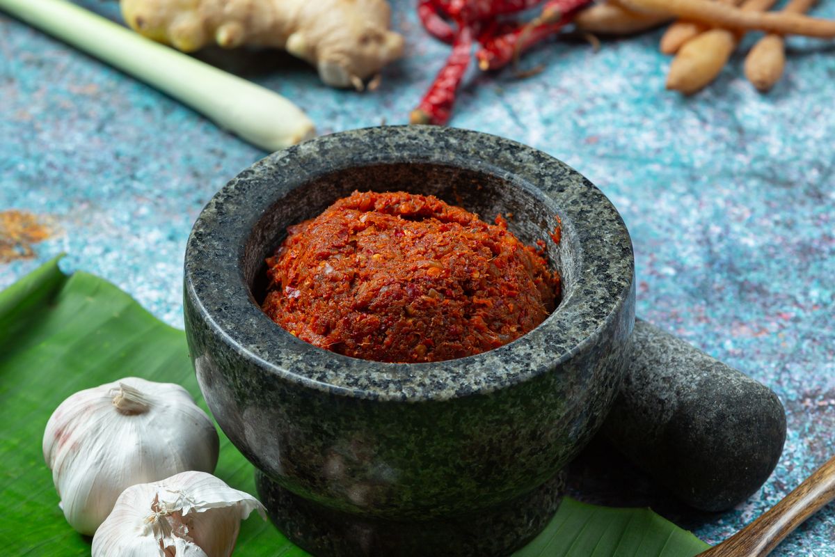 bumbu bali, Resep Bumbu Bali Beraroma Sedap, Rahasia Praktis Masak Tempe, Ayam, dan Daging, 1. Tidak ditumis hingga matang, 2. Perbandingan bumbu yang tidak pas, 3. Menambahkan air atau bahan lain sebelum bumbu matang, Cara membuat bumbu bali