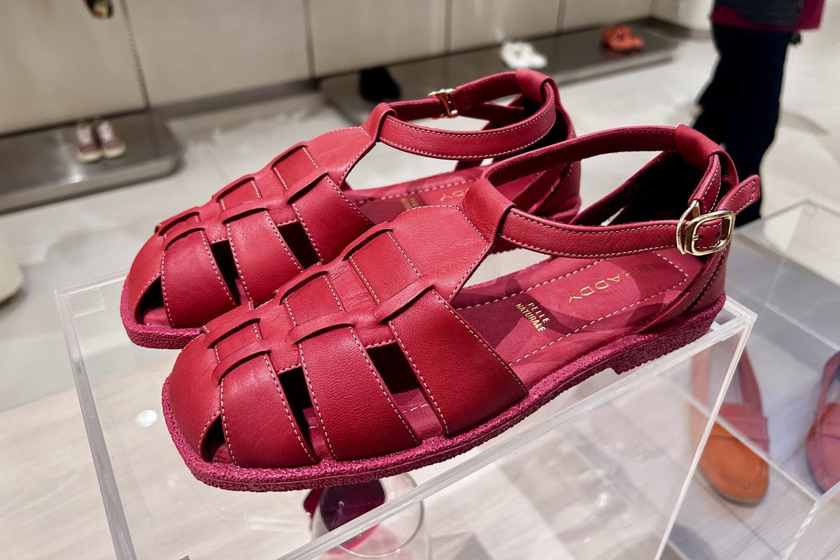 sepatu, Sepatu, Sepatu kulit, sepatu kulit dengan pewarna alami, sepatu kulit aman untuk kulit sensitif, Sepatu dengan Pewarna Alami, Benarkah Lebih Aman untuk Kulit Sensitif?