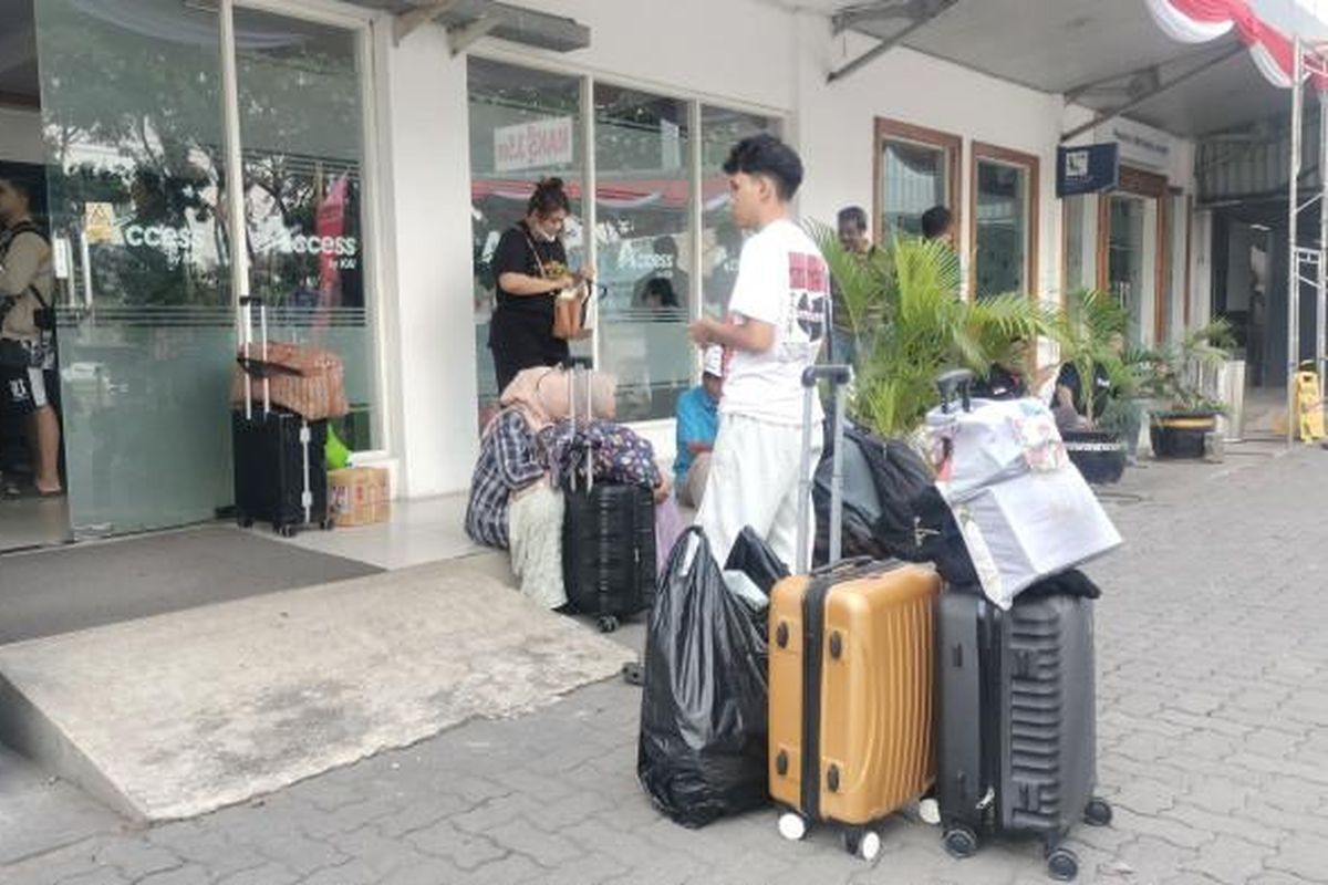 Stasiun Semarang Tawang, Argo Bromo Anggrek, Stasiun Tawang, stasiun semarang tawang, ka argo bromo anggrek anjlok, Kisah Penumpang yang Gagal Berangkat dari Stasiun Tawang Imbas Anjloknya KA Argo Bromo Anggrek