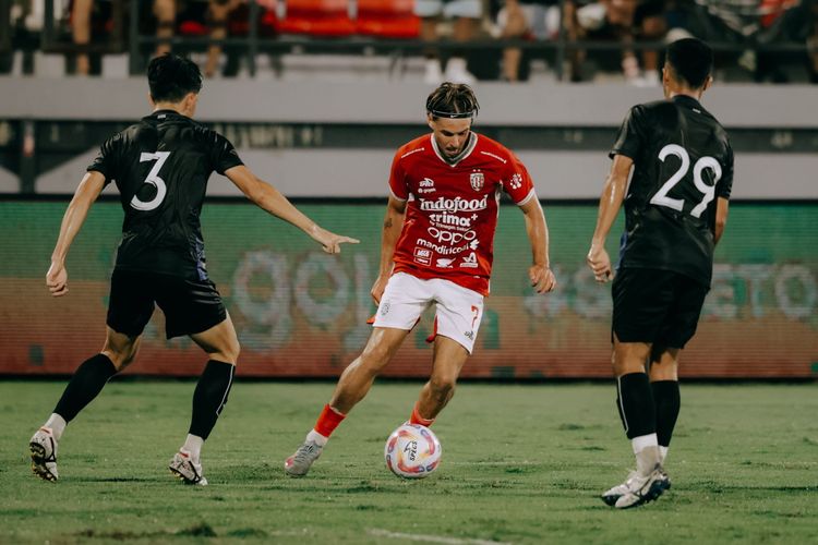 Persib, Bali United, Super League, Bali United vs Persib, Thom Haye, skor bali united vs persib, hasil babak pertama bali united vs persib, Hasil HT Bali United Vs Persib 0-0: Baju Thom Haye Robek Warnai Skor Kacamata