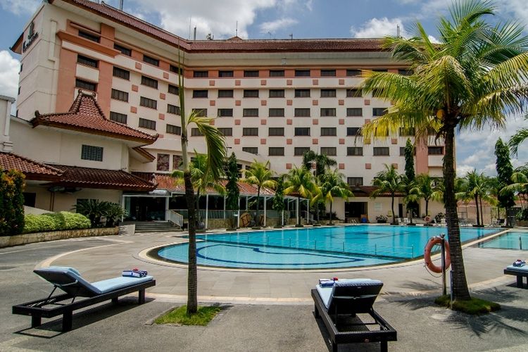 Kereta Api Indonesia, diskon boarding pass kereta api, diskon The Sunan Hotel Solo, The Sunan Hotel Solo, diskon boarding pass KAI, 49 Promo Hotel hingga Klinik Kecantikan, Cukup Tunjukkan Boarding Pass Kereta, 1. Diskon hingga 60 persen di The Sunan Hotel Solo, 2. Diskon hingga 50 peren di Illira Hotel Banyuwangi, 3. Diskon 10 persen di Monoloog Hotels Indonesia, 4. Diskon hingga 10 persen di DNY Skincare Madiun , 5. Promo hingga 11 persen di Larissa Aesthetic Center Madiun, 6. Harga spesial mulai dari Rp 350.000 menginap di Bekizaar Hotel, 7. Harga spesial mulai dari Rp 300.000 di Varna Culture Soerabaia Hotel, 8. Harga spesial mulai dari Rp 658.000 per malam di Savana Hotel &amp; Convention Malang, 9. Diskon hingga Rp 50.000 di Cheesecake Expert, 10. Diskon hingga 20 persen di Pictniq dan Goela Djawa Restaurant, 11. Promo 20 persen di Kids Fun Yogyakarta, 12. Harga spesial mulai dari Rp 575.000 per malam di Hotek Kampi, 13. Diskon 20 persen di Klinik Kulit Eons dan Nawaya, 14. Diskon 10 persen di Lombok Idjo Madiun, 15. Voucher belanja dai Mitra 10 Madiun, 16. Diskon 20 persen di Srasadesa Madiun, 17. Harga spesial mulai dari Rp 450.000 menginap di Amaris Juanda, 18. Diskon hingga 45 persen di Cordela Hotel Cirebon, 19. Diskon 10 persen di Java Lotus Hotel, 20. Gratis 2 pastry dan 2 botol kopi di Hotel Royal Malioboro by Aston, 21. Diskon 15 persen di Hotel Ibis Styles Yogyakarta, 22. Diskon hingga 10 persen di Hotel Neo Malioboro Yogyakarta, 23. Diskon 10 persen di Alas Daun, 24. Diskon hingga 10 persen di Patra Hotels &amp; Resorts, 25. Diskon hingga 15 persen di Manhattan Hotel Jakarta, 26. Diskon hingga 15 persen di Metro Park View Kota Lama Semarang, 27. Diskon hingga 15 persen di Merlynn Park Hotel Jakarta, 28. Diskon hingga 15 persen di Sunlake Waterfront Resort &amp; Convention, 29. Harga spesial mulai dari Rp 420.000 per malam di Hotel Surya Yudha Purwokerto, 30. Harga spesial mulai dari Rp 480.000 per malam di Fave Hotel Madiun, 31. Harga spesial mulai dari Rp 650.000 per mala di Aston Madiun Hotel &amp; Conference Center, 32. Diskon 10 persen di Larissa Aesthetic Center Tulungagung , 33. Diskon 20 persen di NiRi Cafe Dine Else, 34. Diskon hingga 10 persen  di Hotel Grand Mulya Bogor, Bumi Gumati Sentul dan Restoran Gumat, 35. Harga spesial mulai dari Rp 600.000 per malam di Manon Boutique Hotel Semarang, 36. Harga khusus di Mexolie Hotel Kebumen, 37. Harga spesial mulai dari Rp 250.000 per malam di Kiyana Premier Hotel Batang, 38. Harga spesial mulai dari Rp 290.000 per malam di Hotel Assa Semarang, 39. Diskon hingga 10 persen di Larissa Austhentic Center S. Parman Semarang, 40.  Diskon hingga 10 persen di Larissa Austhentic Center Panjaitan Semarang, 41. Diskon hingga 10 persen di Narapark, 42. Harga spesial mulai dari Rp 425.000 per malam di Spencer Green Hotel Batu, 43. Diskon Shower dan Locker, 44. Diskon hingga 15 persen di Coffee Toffee Madiun, 45. Diskon 15 persen di Heha Ocean View, 46. Diskon hingga 15 persen di April Eyewear, 47. Diskon hingga 20 persen di Wisata Alam Econique, 48. Harga spesial mulai dari Rp 595.000 per malam di Luminor Hotel Purwokerto, 49. Harga spesial mulai dari Rp 538.000 per malam di Ayola Sunrise Hotel Mojokerto