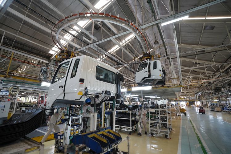 Fuso, Mitsubishi Fuso, Euro 4, fuso, kendaraan niaga, euro 4, Mitsubishi fuso, pabrik mitsubishi fuso indonesia, Pabrik Mitsubishi Fuso Berkontribusi buat Pembangunan Indonesia