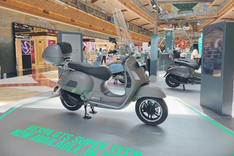 Pertamax, Vespa Sprint, Pertamax Green, Vespa Primavera, harga Pertamax, Vespa GTS Super Tech, Harga Pertamax Green Naik, Hitung Biaya Full Tank Vespa