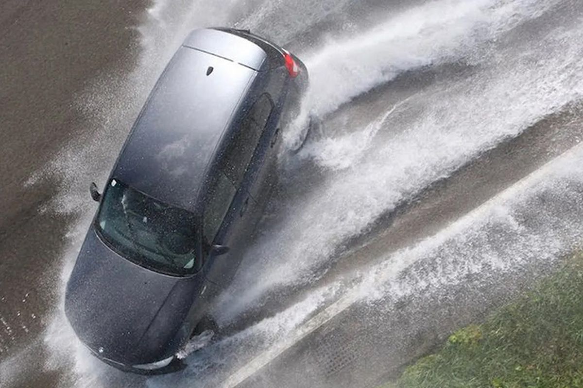 aquaplaning, mobil, Begini Tanda Mobil Mau 