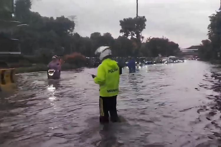 Cawang, Jalan DI Panjaitan, Ada Genangan di Jalan DI Panjaitan, Arus Lalu Lintas Cawang Macet