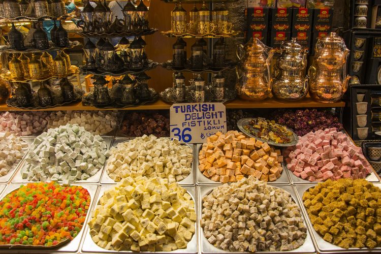 Lebaran, Bosan Ketupat dan Opor? Coba 7 Kuliner Timur Tengah dan Sekitarnya untuk Lebaran, 1. Baklava (Turki), 2. Sheer Khurma (India, Pakistan, Bangladesh), 3. Maamoul (Lebanon, Yordania, Suriah), 4. Tajine (Maroko), 5. Lokum/Turkish Delight (Turki), 6. Bolani (Afghanistan), 7. Biryani (India &amp; Timur Tengah)