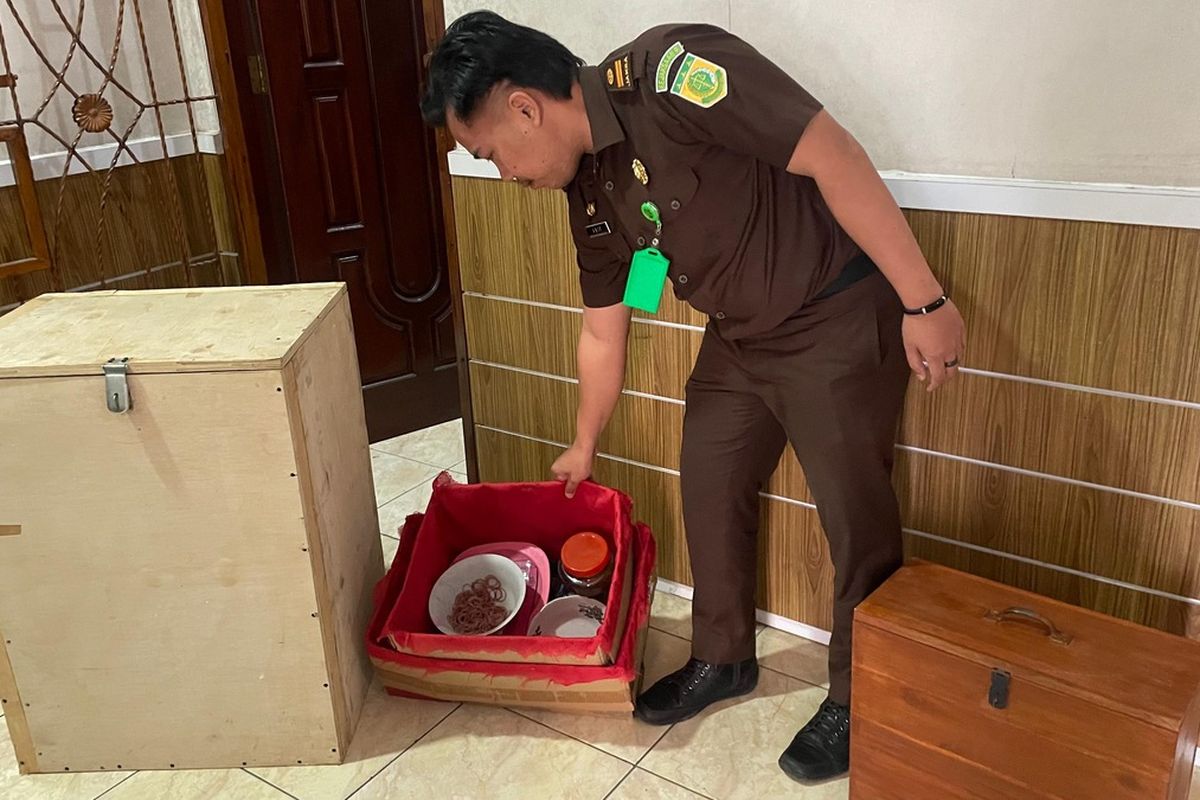 Lampung, uang gaib, Lampung Tengah, dukun, dukun pengganda uang, Tipu Warga Rp 300 Juta, Dukun Pengganda Uang di Lampung Tengah Gunakan Sesajen Lele Goreng