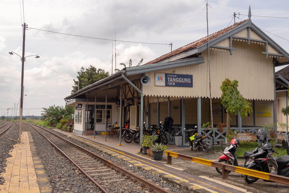 sejarah kereta api Indonesia, stasiun tertua di indonesia, Stasiun tertua, 3 Stasiun Tertua yang Masih Beroperasi, Saksi Bisu Awal Perjalanan Kereta di Indonesia