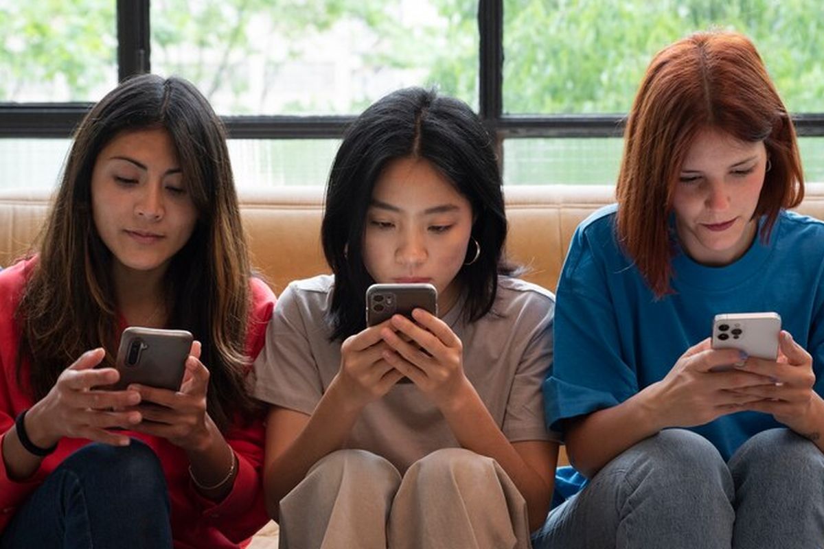 layar gadget, Efek samping layar gadget, paparan gadget, efek samping layar gadget, efek samping layar gadget pada kulit, Efek Samping Layar Gadget ke Kulit, Dari Kusam hingga Penuaan Dini