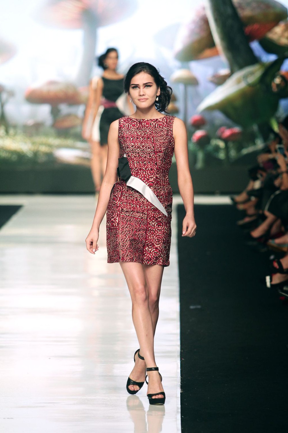 Minangkabau sampai Papua, Ini Batik Nusantara yang Kaya Makna, 1. Batik Minangkabau, 2. Batik Lasem, 4. Batik Toraja, 5. Batik Papua
