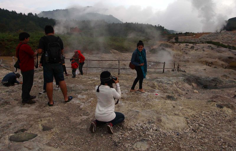 Top 6+ 'Negeri di Atas Awan' di Indonesia yang Menawan, 1. Bukit Panyangrayan, 2. Dataran Tinggi Dieng, 3. Puncak Lolai, 4. Puncak B29, 5. Puncak Citorek Gunung Luhur, 6. Puncak Wolobobo Bajawa Flores