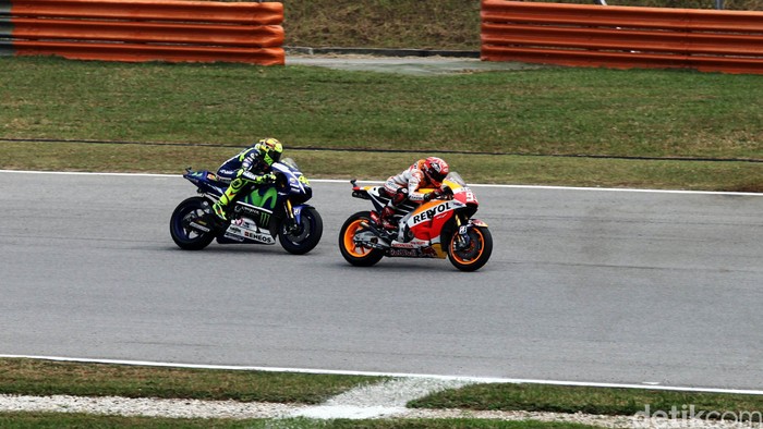 Array,Lorenzo soal Insiden MotoGP Sepang 2015: Lutut Rossi Gerak, Marquez Jatuh