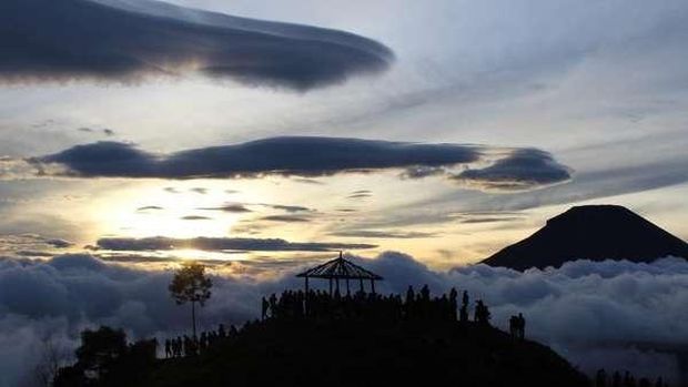 Top 4+ Wisata Alam di Sembungan Wonosobo, Desa Tertinggi di Pulau Jawa, 1. Puncak Sikunir, 2. Telaga Cebong, 3. Curug Sikarim, 4. Camping Ground