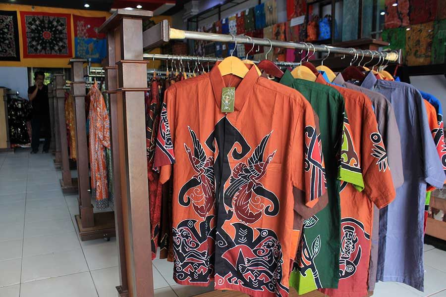 Minangkabau sampai Papua, Ini Batik Nusantara yang Kaya Makna, 1. Batik Minangkabau, 2. Batik Lasem, 4. Batik Toraja, 5. Batik Papua