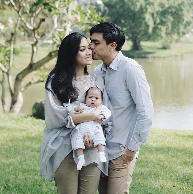 Array,5 Artis RI yang Melahirkan Dengan Metode Water Birth, Terbaru Nikita Willy