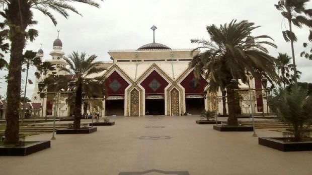 Rekomendasi Masjid untuk Iktikaf di Jakarta, 1. Masjid Istiqlal, Jakarta Pusat, 2. Masjid Agung Sunda Kelapa, Jakarta Pusat, 3. Masjid Agung Al-Azhar, Jakarta Selatan, 4. Masjid Agung at-Tiin TMII, Jakarta Timur, 5. Masjid Jakarta Islamic Center (JIC), Jakarta Utara
