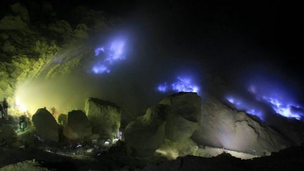 Tidak Hanya Mrapen, Ini 5 Api Abadi yang Ada di Indonesia, 1. Api Abadi Kayangan Api, 2. Api Tak Kunjung Padam, 3. Api Biru Abadi Kawah Ijen, 4. Api Abadi Bekucuk, 5. Api Abadi Sungai Siring