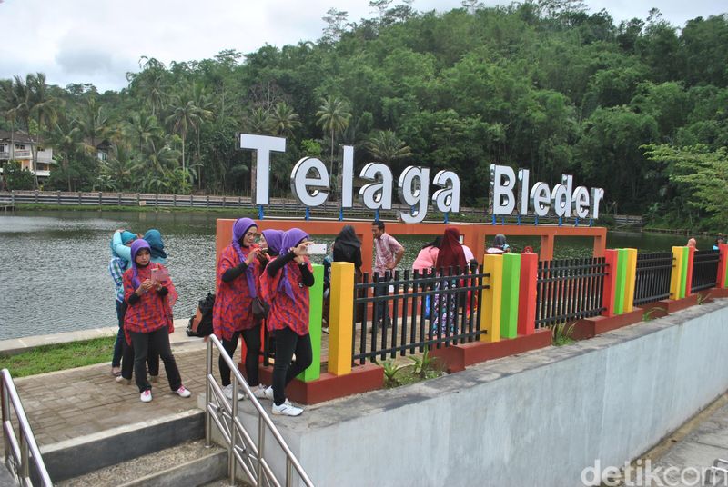 10 Destinasi Alam di Jawa Tengah yang Belum Ramai Turis, Pantai Menganti (Kebumen), Talaga Sunyi (Banyumas), Waduk Bade (Boyolali), Bukit Rangkok (Tegal), Curug Sebrangan (Banyumas), Curug Lawe dan Benowo (Semarang), Watu Ireng (Pekalongan), Bukit Cinta (Ambarawa), Telaga Bleder (Magelang), Curug Trocoh atau Curug Surodipo (Wonosobo)