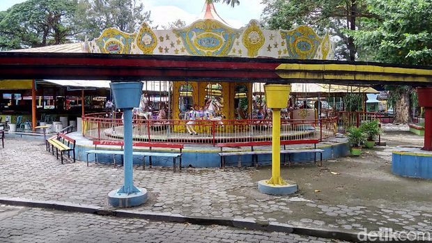 Top 11+ Wisata Terkenal yang Kini Terbengkalai dan Tinggal Nama, 1. THR Sriwedari, Solo, 2. Hotel Berhantu Bedugul, Bali, 3. Jiwangga Resto, Sleman, 4. Wisata Banyu Nget, Trenggalek, 5. Snowbay Waterpark di TMII, 6. Taman Remaja Surabaya, 7. Taman Festival Bali, 8. Kampung Gajah Wonderland, 9. Depok Fantasi Waterpark, 10. Hotel Gantung Purwakarta, 11. Wonderia Semarang