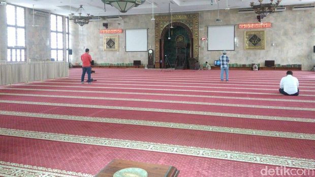 Rekomendasi Masjid untuk Iktikaf di Jakarta, 1. Masjid Istiqlal, Jakarta Pusat, 2. Masjid Agung Sunda Kelapa, Jakarta Pusat, 3. Masjid Agung Al-Azhar, Jakarta Selatan, 4. Masjid Agung at-Tiin TMII, Jakarta Timur, 5. Masjid Jakarta Islamic Center (JIC), Jakarta Utara
