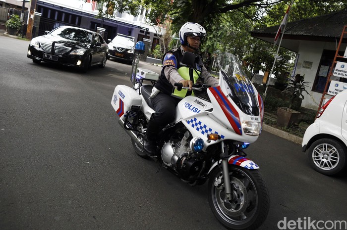 Array,Haram Zig-zag dan Ugal-ugalan, Ini 8 Etika Patwal Polisi di Jalan Raya
