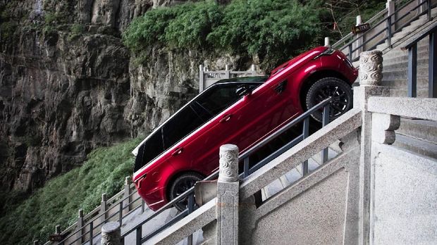Array,Chery vs Range Rover Nanjak 999 Anak Tangga di China: Satu Mulus yang Satunya Melorot