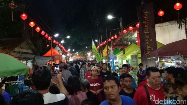 Indonesia Punya Wisata Seru Untuk Rayakan Imlek, Ini Rekomendasinya, 1. Pasar Imlek Semawis, Semarang, 2. Grebeg Sudiro, Solo, 3. Bogor Street Festival, Bogor, 4. Pulau Kemaro, Palembang, 5. Pawai Tatung, Singkawang, 6. Petak Sembilan, Jakarta Barat, 7. Pulau Indah Kapuk (PIK), Jakarta Utara