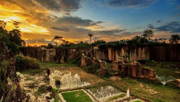 Array,5 Spot Sunrise Terindah Dekat Jakarta untuk Weekend Adventure