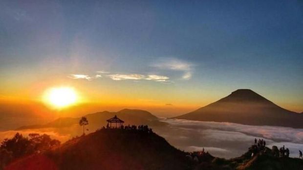 Wisata Dieng: Spot Foto Menarik dan Kisah di Baliknya, 3. Telaga Dringo, 5. Bukit Sikunir, 6. Batu Pandang Ratapan Angin, 7. Gunung Prau